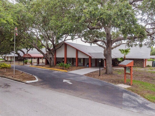Building Photo - 11110 Carriage Hill Dr