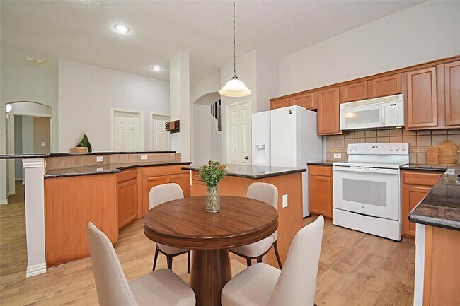 Building Photo - 4007 Gazebo Ln