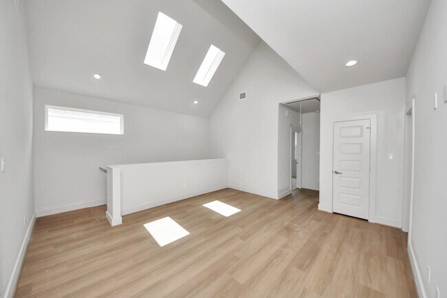 Building Photo - 3004A Ventas Dr