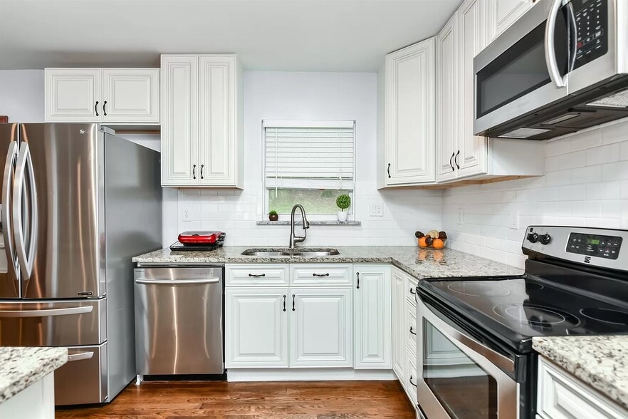 Building Photo - 2480 Cascade Rd SW