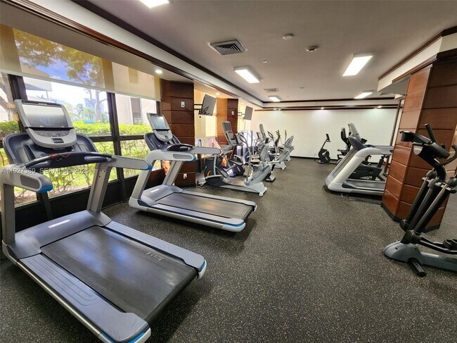 Building Photo - 18151 NE 31st Ct