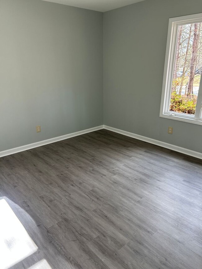 Building Photo - 122 Windsong Rd