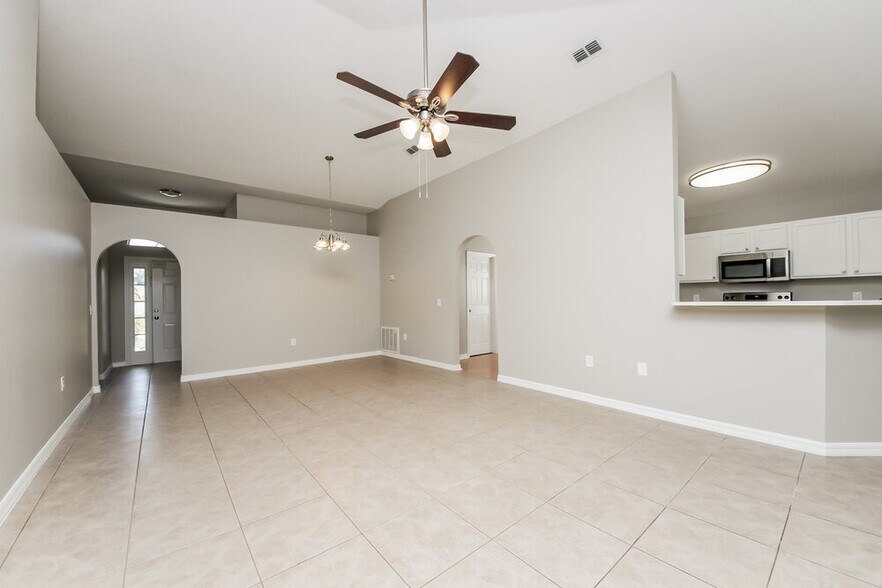 Building Photo - 2122 Marisol Loop