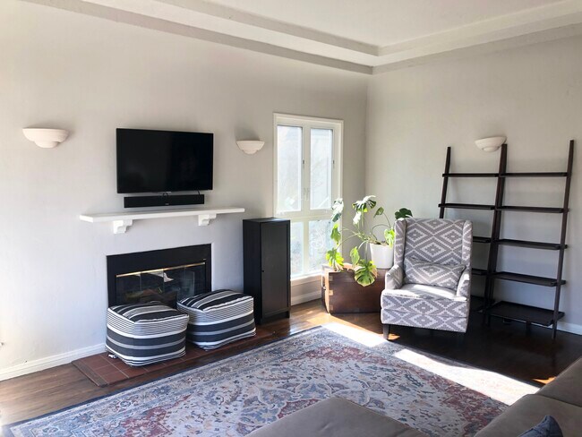 Building Photo - 1603 Stearns Dr