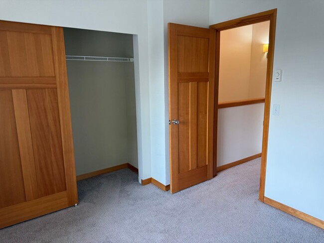 Building Photo - Highland Park Townhome w/ 3BR/2BA at over 1,000 Sq Ft!
