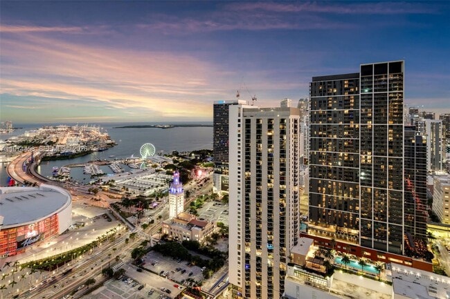 Building Photo - 851 NE 1st Ave