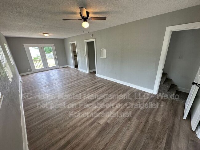 Building Photo - 7113 N Highland Ave