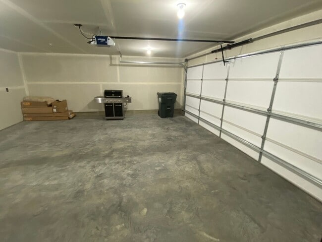 Building Photo - Beautiful 3 bed/2bath Hamilton home Furnished or Unfurnished Options