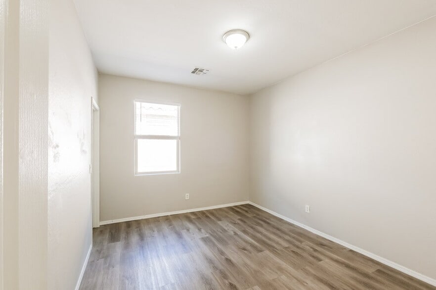 Building Photo - 7342 W St Charles Ave