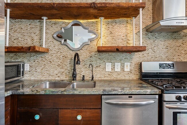 Building Photo - Modern 2-Bedroom Condo with Premium Amenit...
