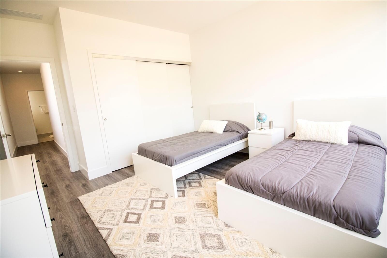 Building Photo - 2465 NE 135th St