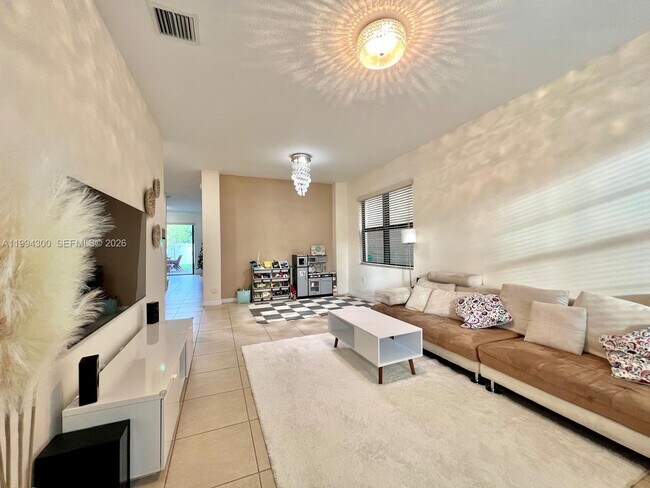 Building Photo - 649 NE 191st St