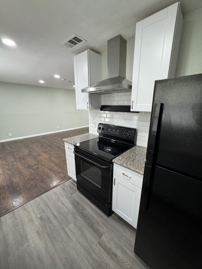 Building Photo - 115 Plainview Dr