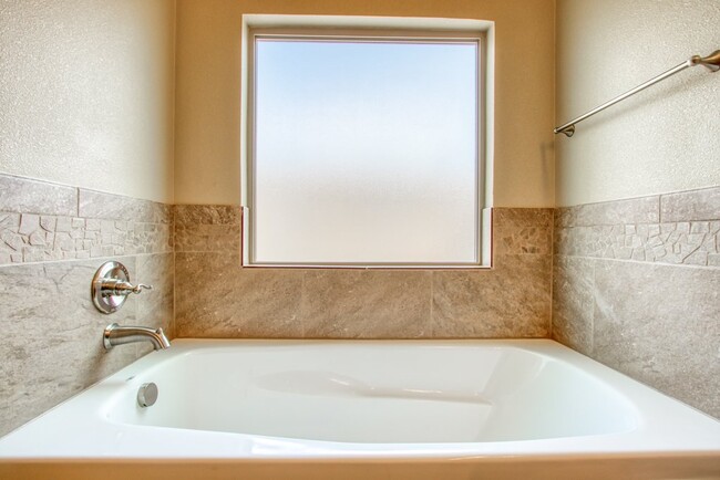 Building Photo - FOR SALE OR FOR RENT 12053 SILVER CROWN RO...