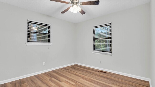 Building Photo - 6923 Barter Dr