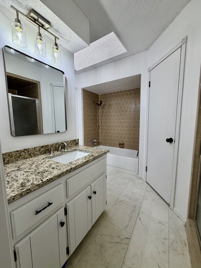 Building Photo - 10528 Ricky Ln