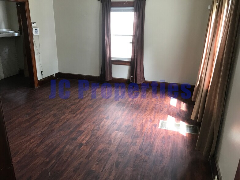 Building Photo - 1252 Catalpa Dr.