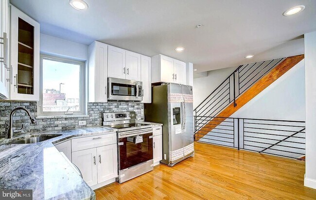Building Photo - 1249 N 17th St