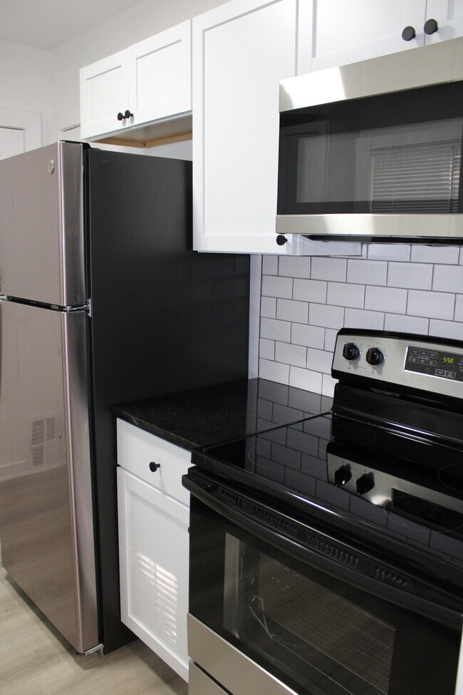 Building Photo - 2bed 1bath in Midtown