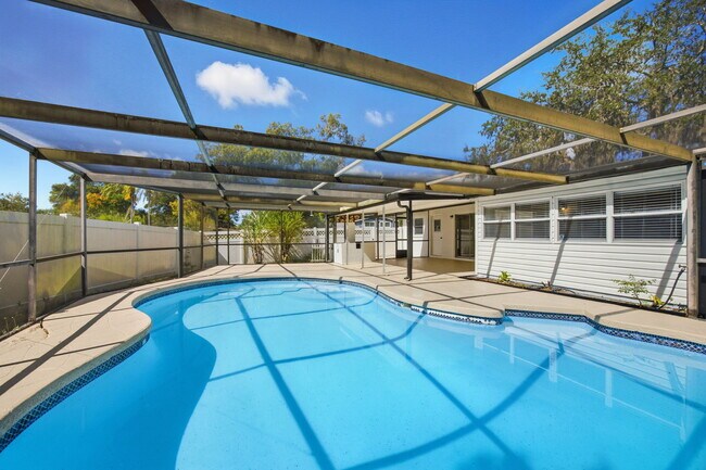 Building Photo - 401 Blueberry Ln