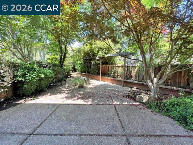 Building Photo - 801 Lakemont Pl