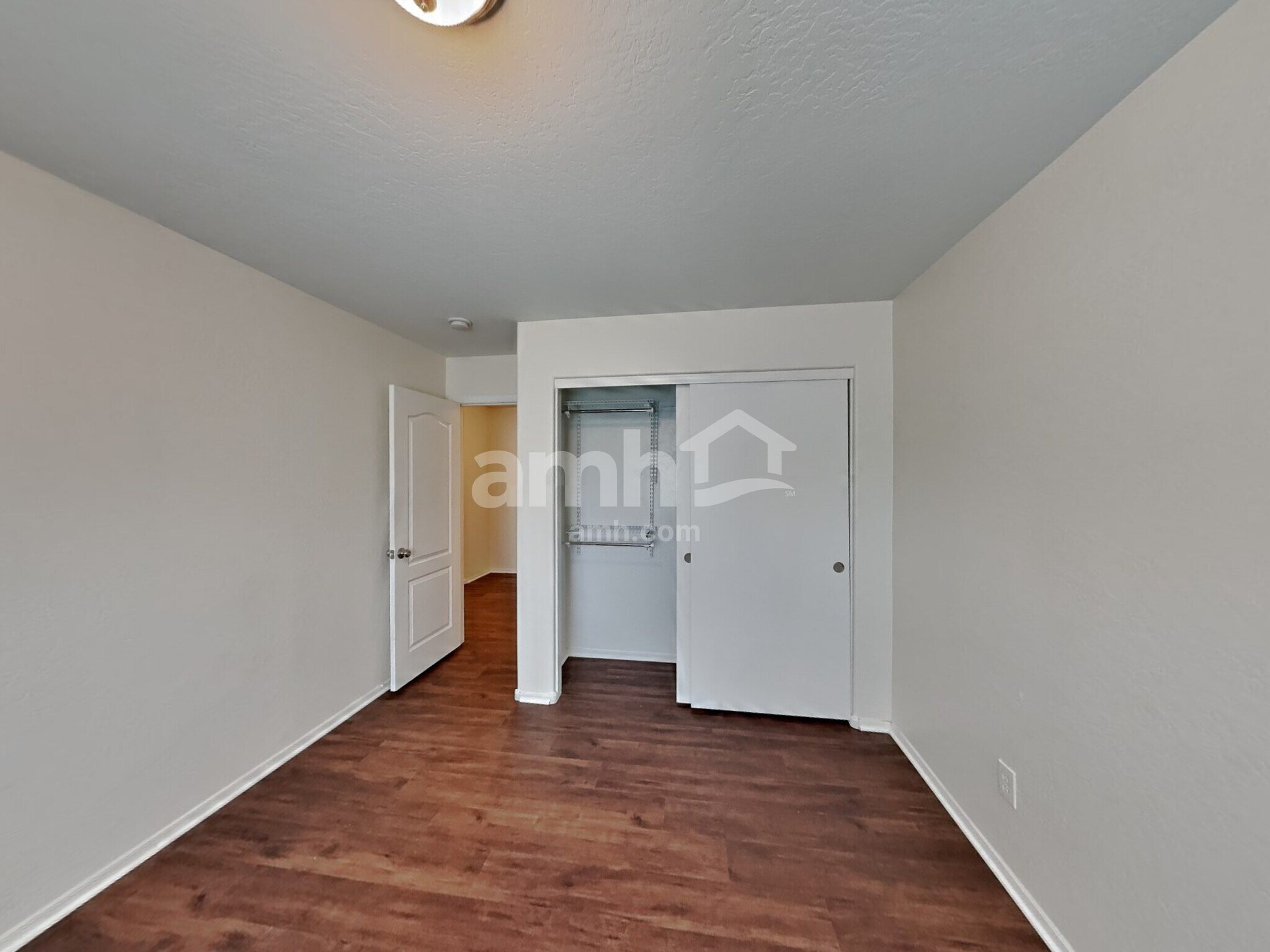 Building Photo - 10123 E Isleta Ave