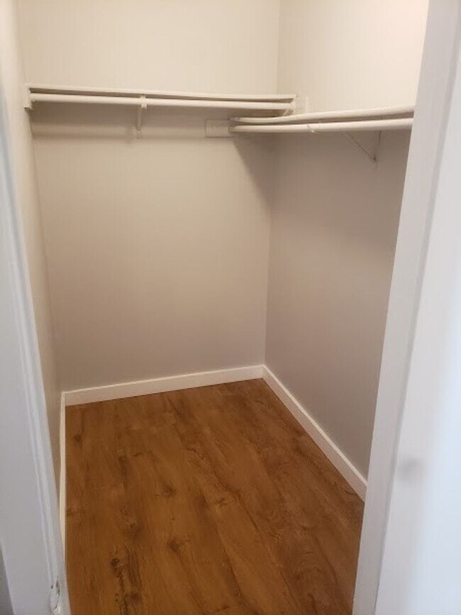 Building Photo - COMING SOON! 1 BED 1 BATH IN THE HEART OF SUNRISE