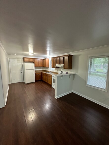Building Photo - 209 G St
