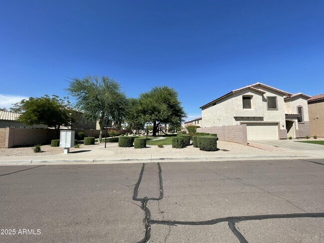 Building Photo - 2640 E Indian Wells Pl