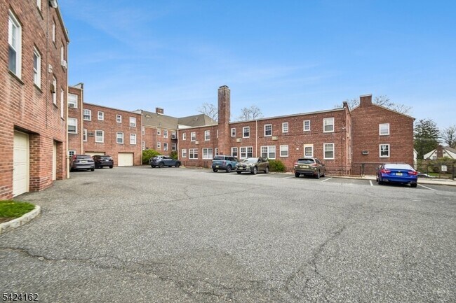 Building Photo - 176 Millburn Ave