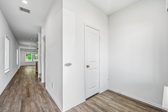 Building Photo - 24122 Juniper Hts Dr