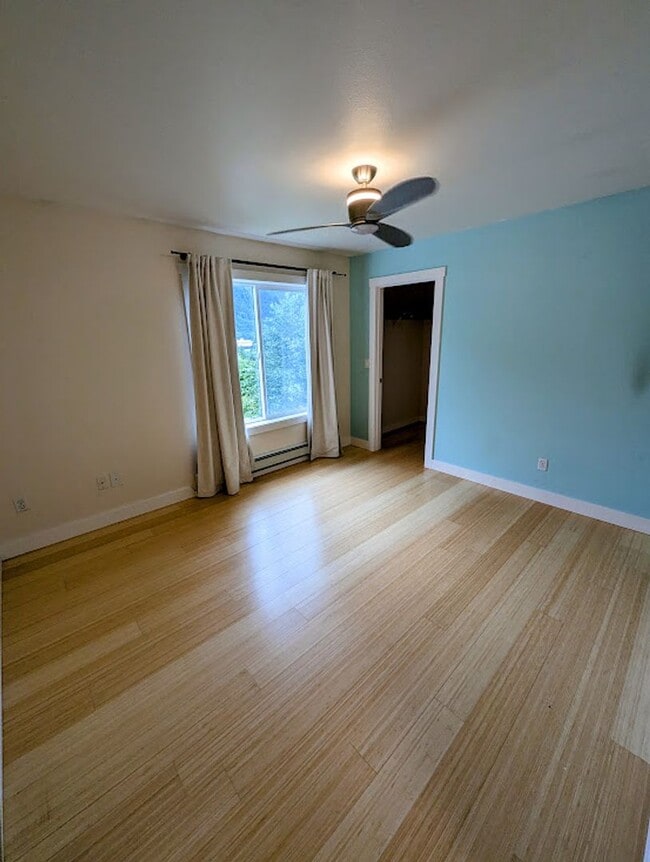 Building Photo - 2981 Foster Ave
