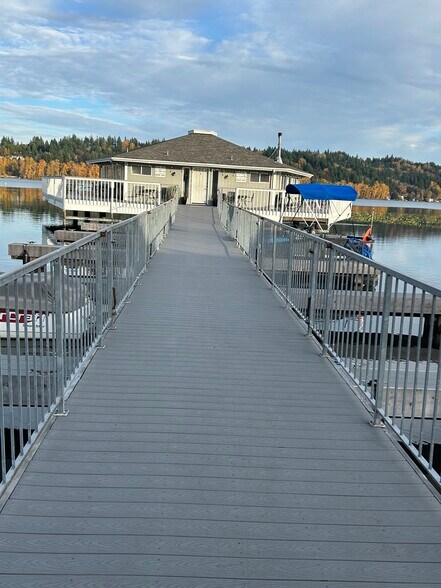 Building Photo - 17106 NE 45th St