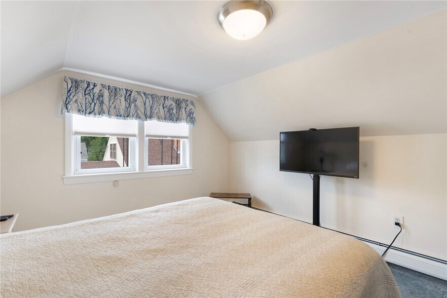 bedroom - 118 Airway Rd