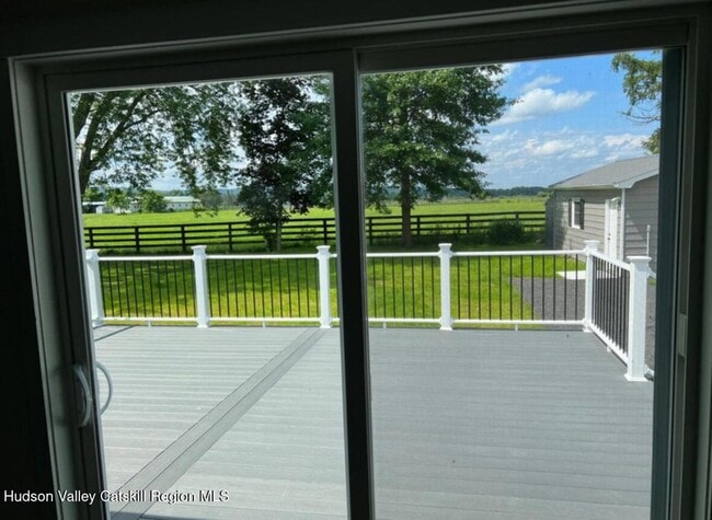 Building Photo - 37 Van Dyck St