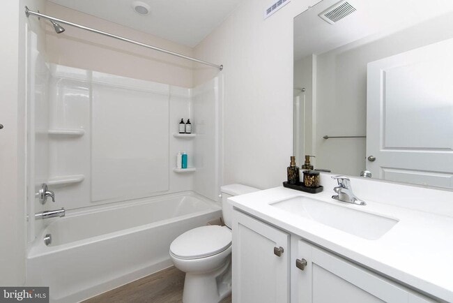 Building Photo - 272 Macoun Way