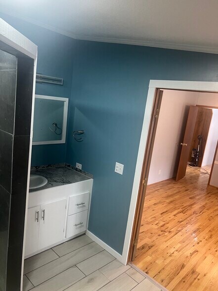 Building Photo - 2140 Hickory St