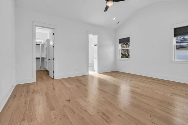 Building Photo - Modern Living in Wedgewood Houston