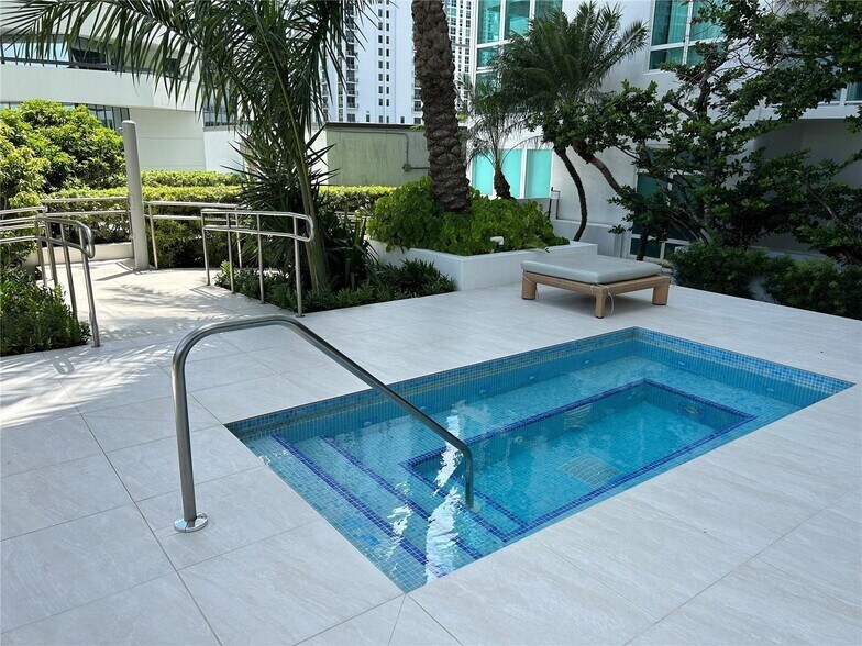 Building Photo - 951 Brickell Ave