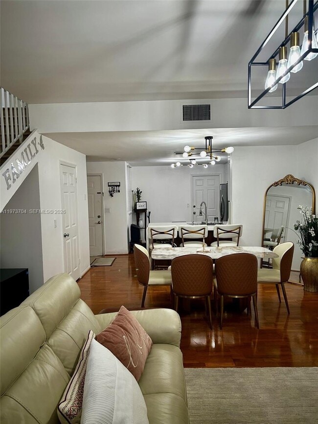 Building Photo - 1111 Sorrento Dr