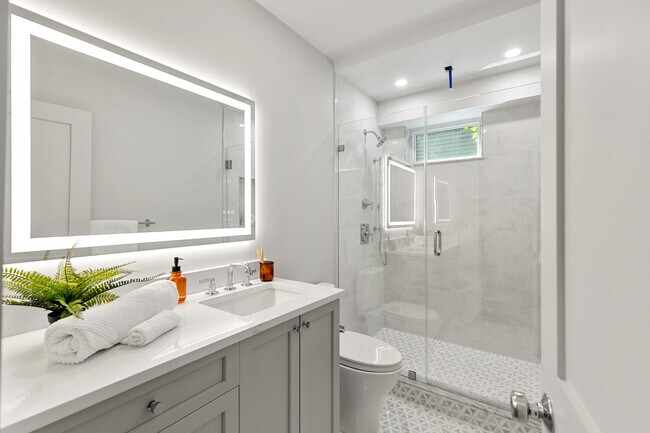 Building Photo - 8 Holly Ave