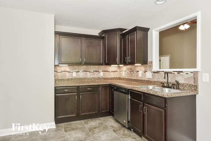 Building Photo - 3682 Fox Tail Dr