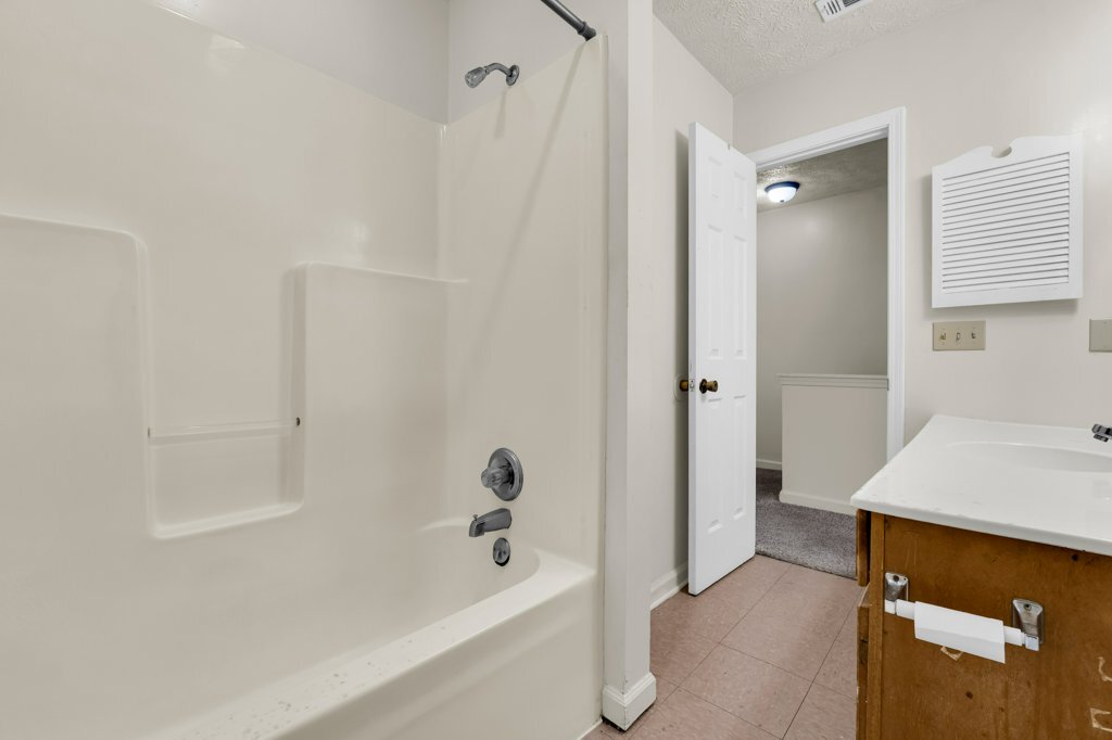 Building Photo - 164 High St