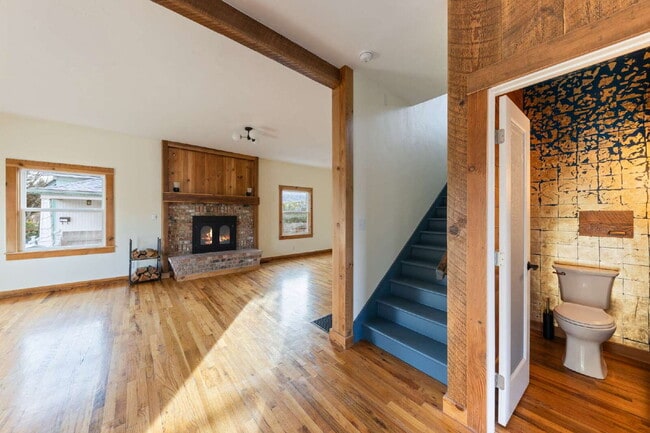 Building Photo - 3 Bedroom, 2.5 Bathroom Home with Exquisite Design