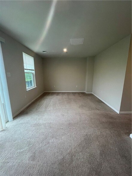 Building Photo - 6003 Atlin Ln