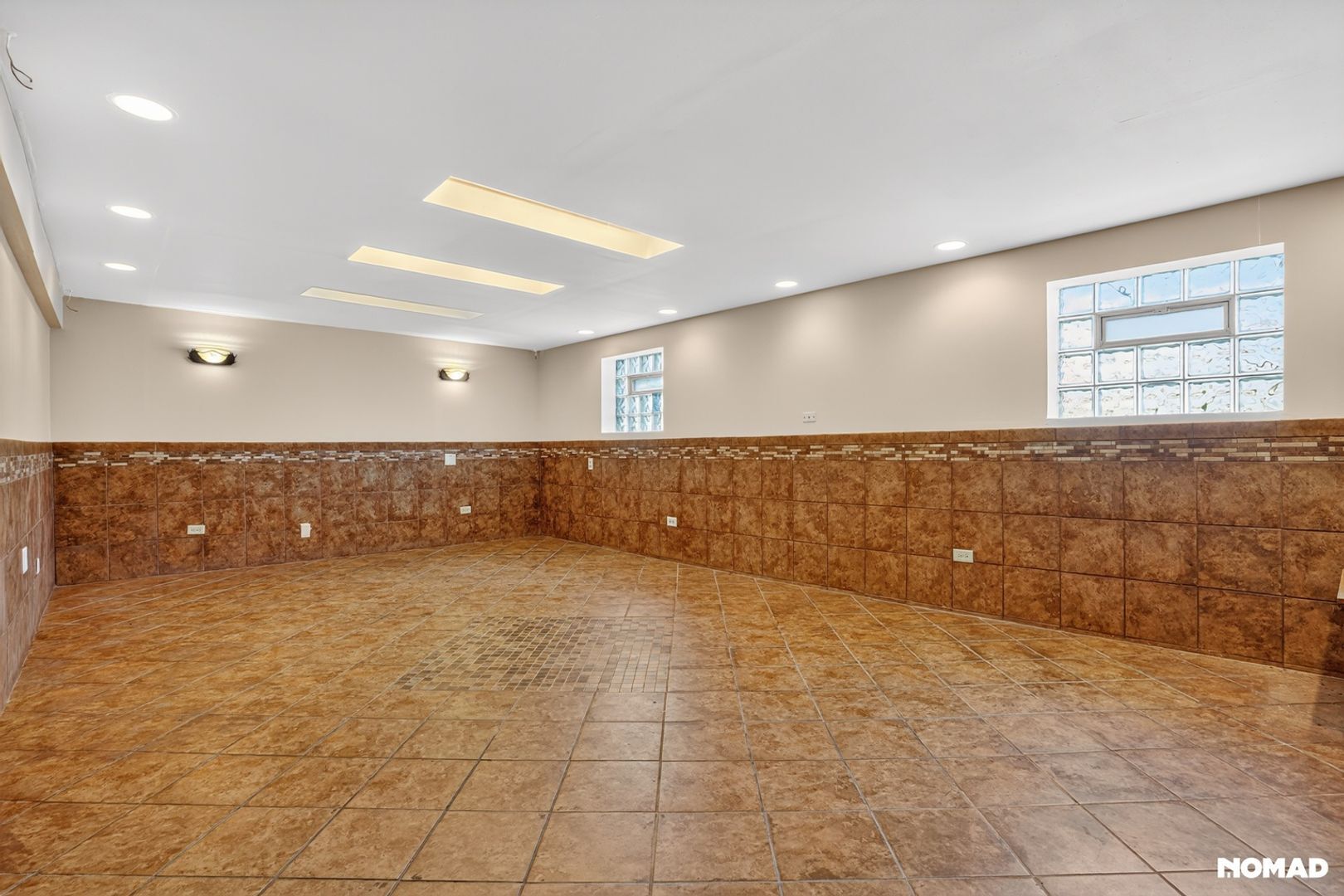 Building Photo - 526 Marquette Ave