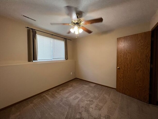 Building Photo - $1,050 | 2 Bedroom, 1 Bathroom Apartment | No Pets Allowed | Available for Immediate Move In!