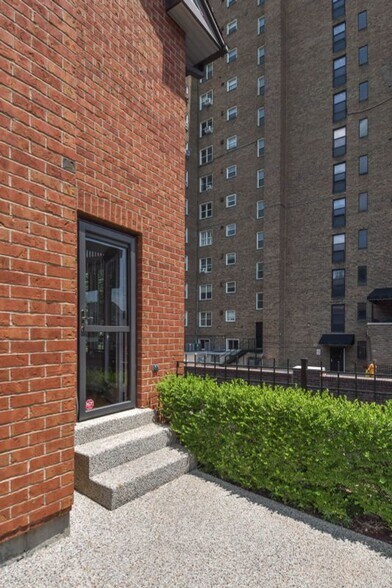 Building Photo - 4444 Lindell Blvd
