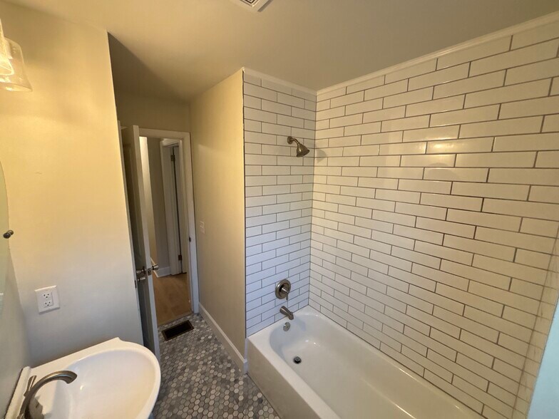 Building Photo - 3142 Belden Cir