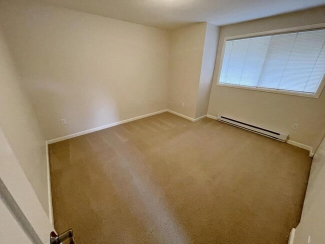 Building Photo - 1220 100th Pl NE